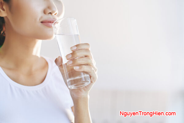 Nước lọc không chứa calo nên không gây tăng cân kể cả khi uống nhiều 